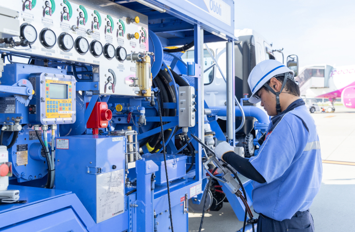 航空燃料の給油業務